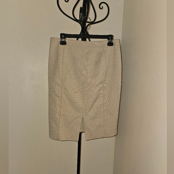 White House Black Market Elegant Cream Skirt Sz8 - Picture 2 of 7